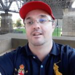 foto Paulo embaixo da Harbour Bridge em Sydney na Austrália